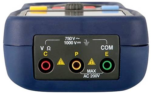 Detailní snímek přední strany digitálního multimetru se třemi vstupními zásuvkami označenými C, P a E a značkami pro 750V AC, 1000V DC a COM.