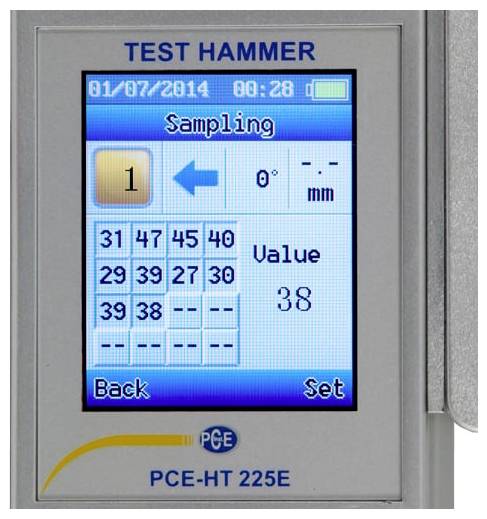 Obrazovka digitálního testeru s názvem „TEST HAMMER" zobrazující režim vzorkování s naměřenou hodnotou 38 a mřížkou údajů.