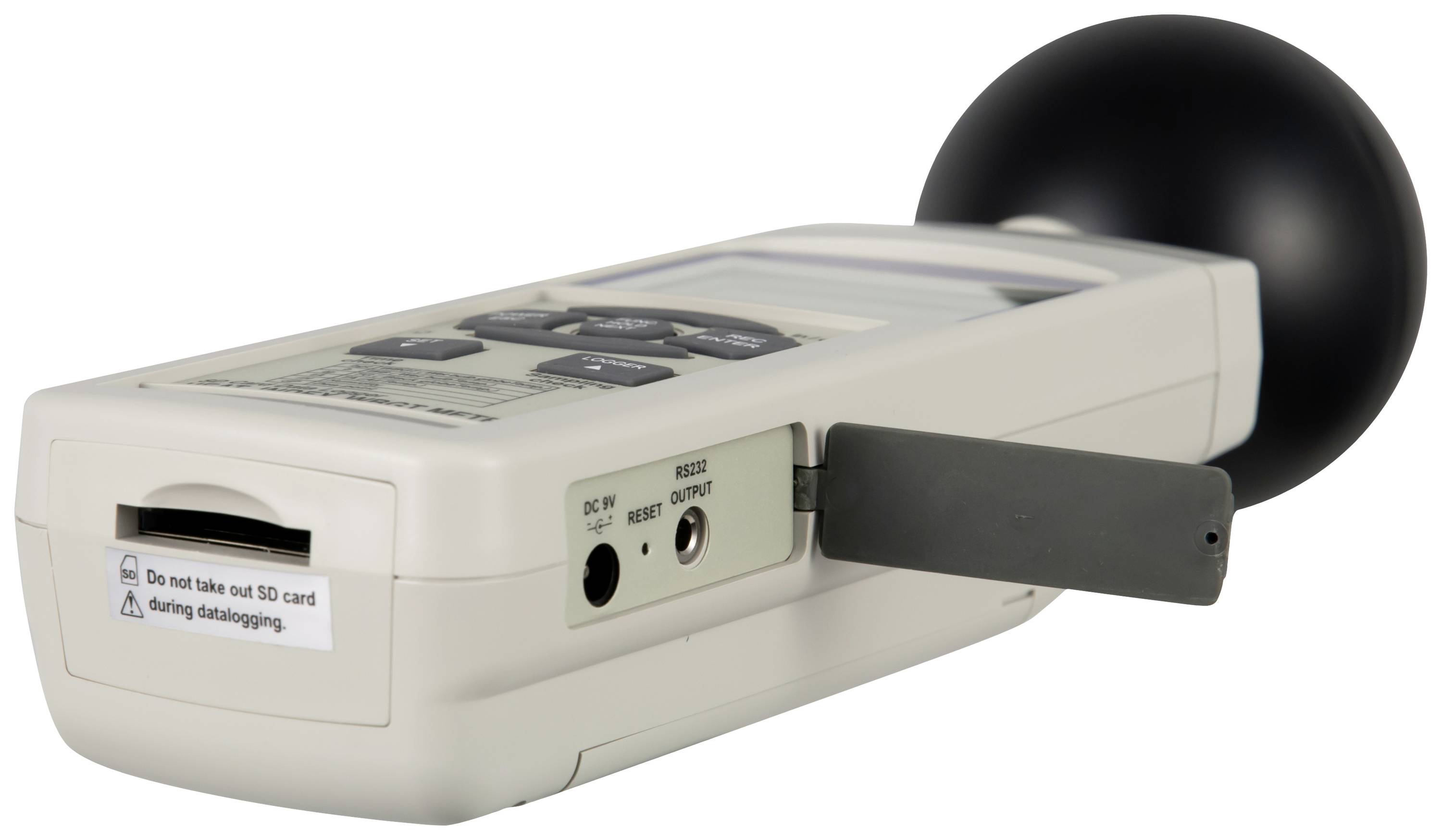 Přenosný měřič hluku s kulovým mikrofonem, slotem na SD kartu a několika bočními konektory pro záznam dat.