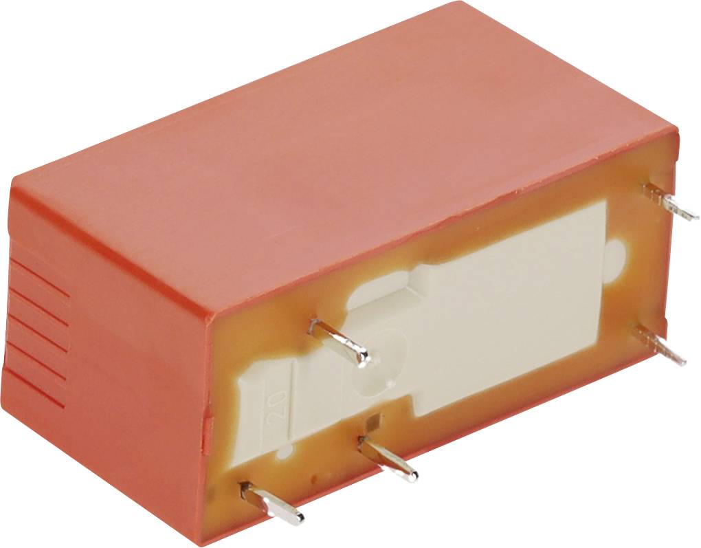 Oranžová elektronická součástka s několika kovovými kolíky vyčnívajícími ven, pravděpodobně relé používané v elektronických deskách pro elektrické spojení.
