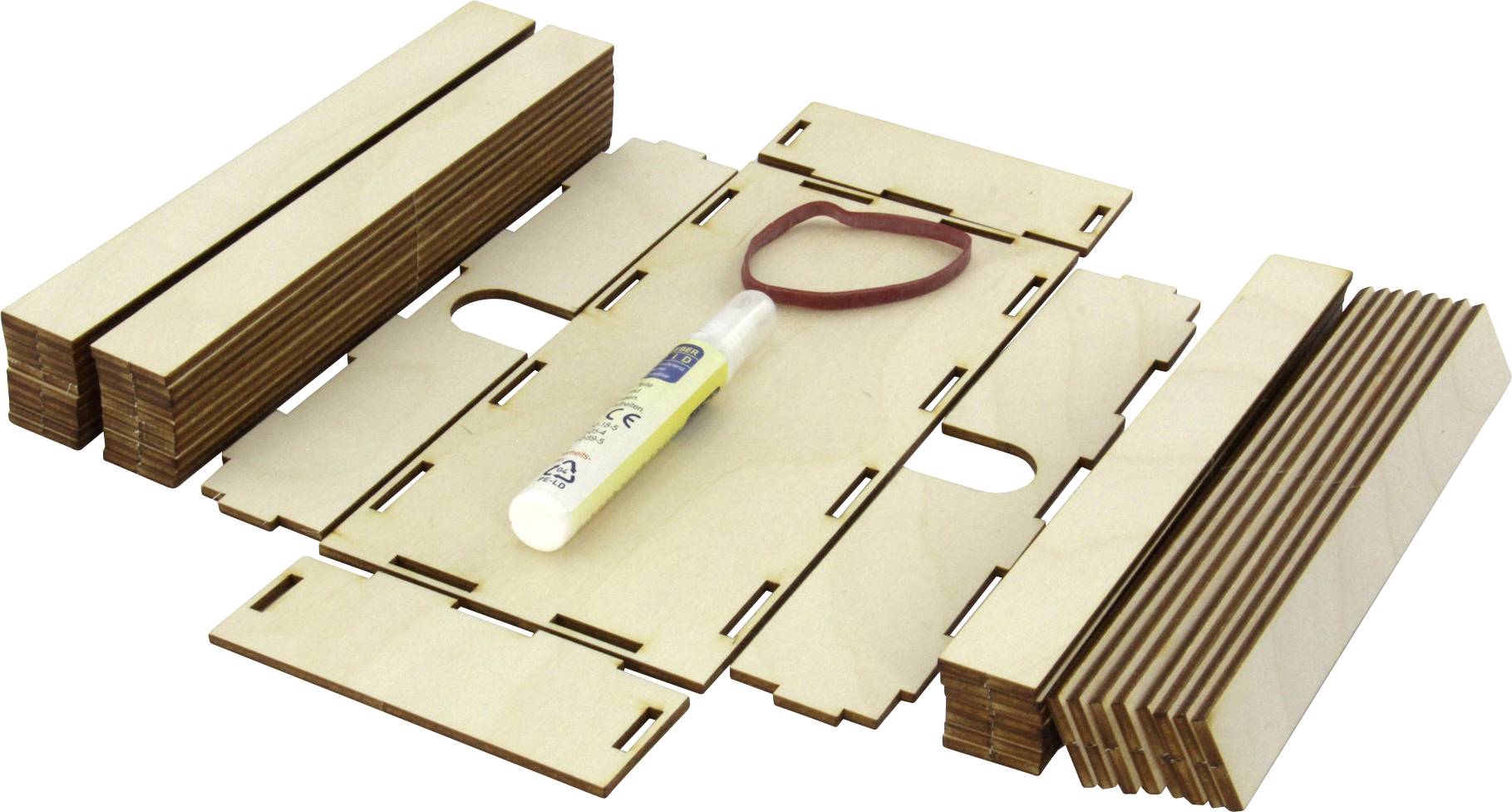 Dřevěná stavebnice s obdélníkovými deskami, lepidlem a červeným nářadím, připravená k montáži. Ideální pro DIY projekty nebo modelářství.