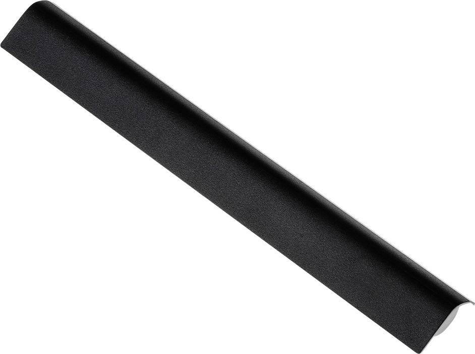 Černý, protáhlý předmět v diagonálním úhlu.