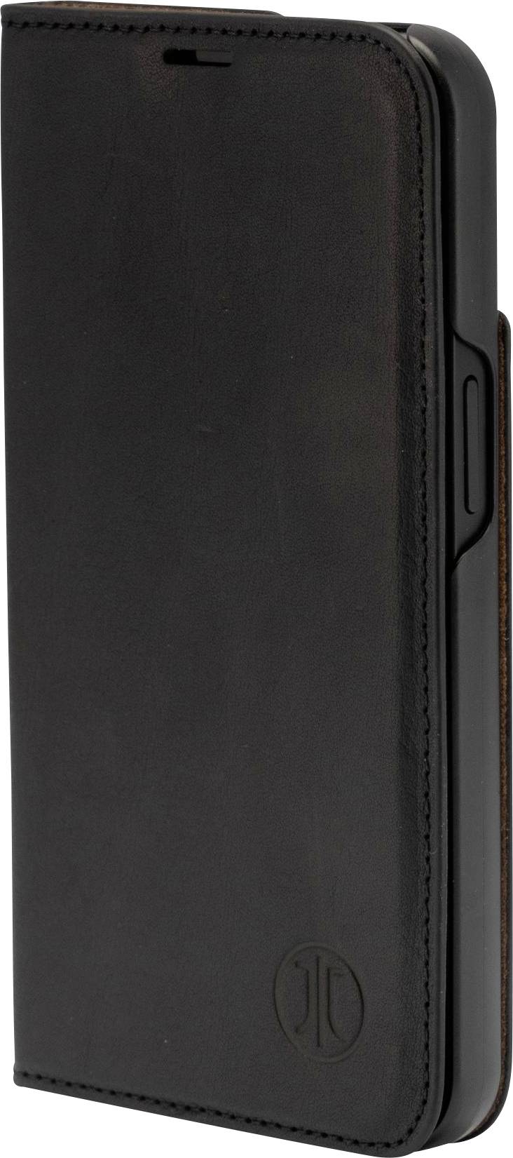 Jednoduché, černé kožené pouzdro na smartphone, zavřené. Minimalistický design s logem raženým v pravém dolním rohu.
