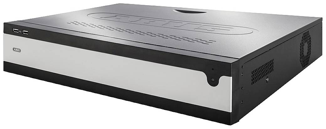 Kovový serverový box se dvěma USB porty na přední straně a větracími otvory na boku.