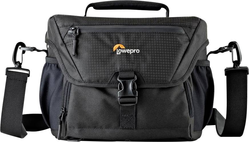 Černá fotobrašna značky Lowepro s ramenním popruhem a několika kapsami, vhodná pro přepravu fotoaparátové výbavy.