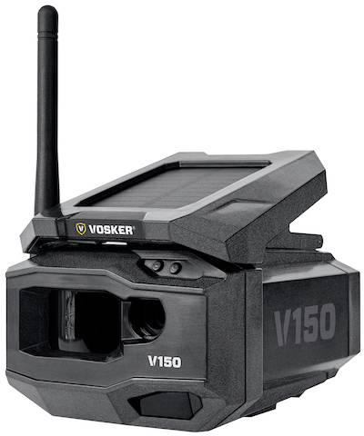 Černá bezpečnostní kamera s anténou a solárním panelem, na které je logo 'VOSKER' a modelové číslo 'V150'.