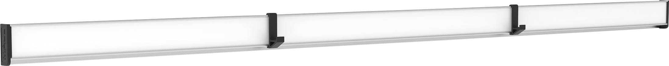 Dlouhé horizontálně umístěné whiteboard s tmavými držáky, vhodné pro prezentace nebo kanceláře.