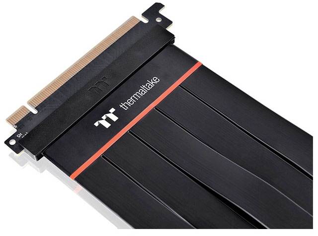 Grafické karty - stoupací kabel od Thermaltake v černé barvě s červeným pruhem a firemním logem.
