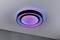 Stropní LED svítidlo měnící barvy na bílém stropě s fialovými a modrými odlesky. Moderní design s kruhovým tvarem.