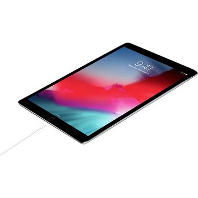 Tablet položený lehce šikmo se nabíjí. Na displeji je zobrazený čas 9:41 a barevná tapeta.