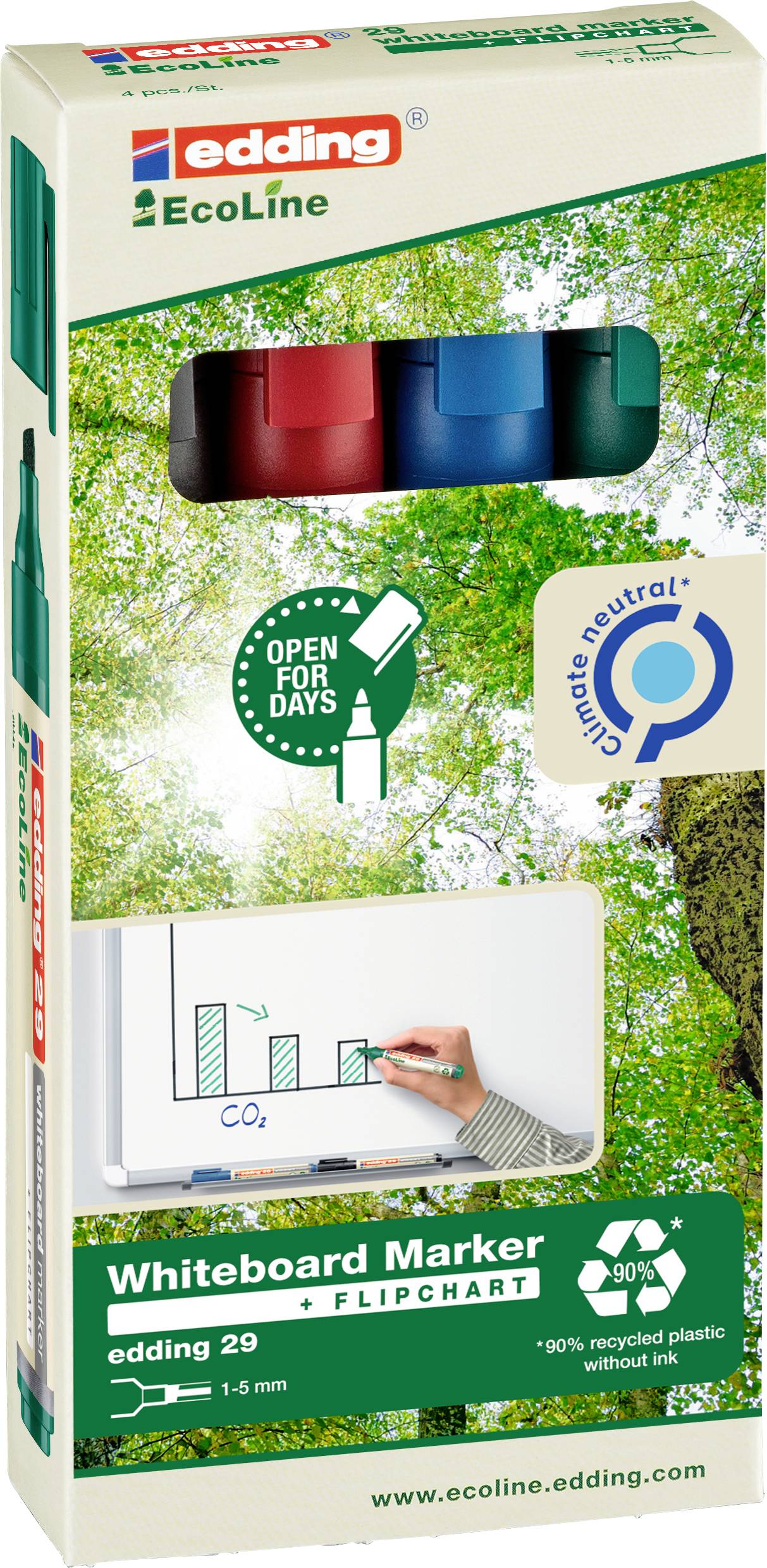 Balení fixů na whiteboard v červené, modré a zelené barvě, šetrné k životnímu prostředí, vyrobené z 90% recyklovaného plastu, umístěné u flipchartu.