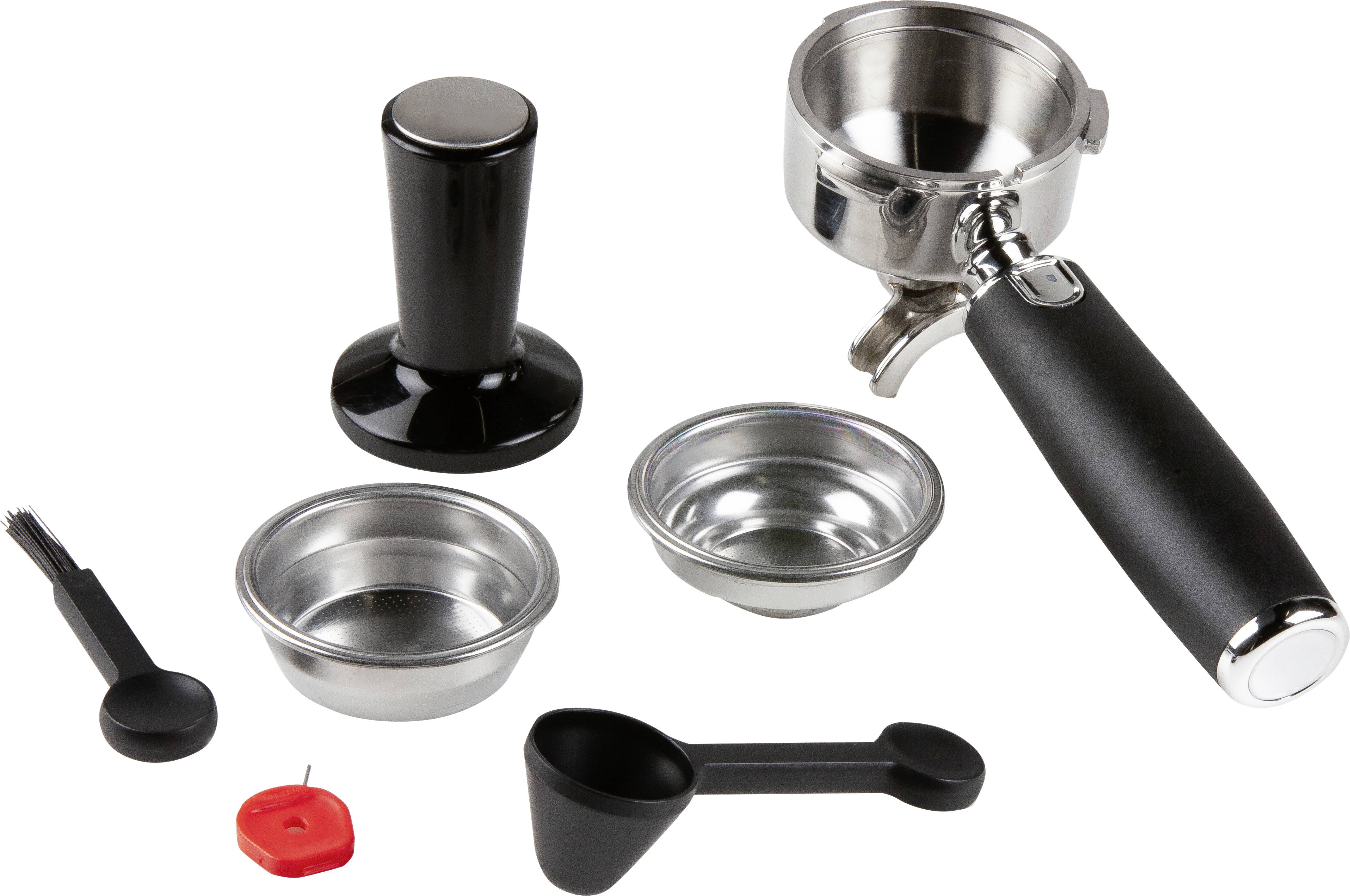 Sada příslušenství pro espresso sestávající z tamper, páky na filtry, čisticího sítka, čisticích nástrojů a dávkovacích lžiček.