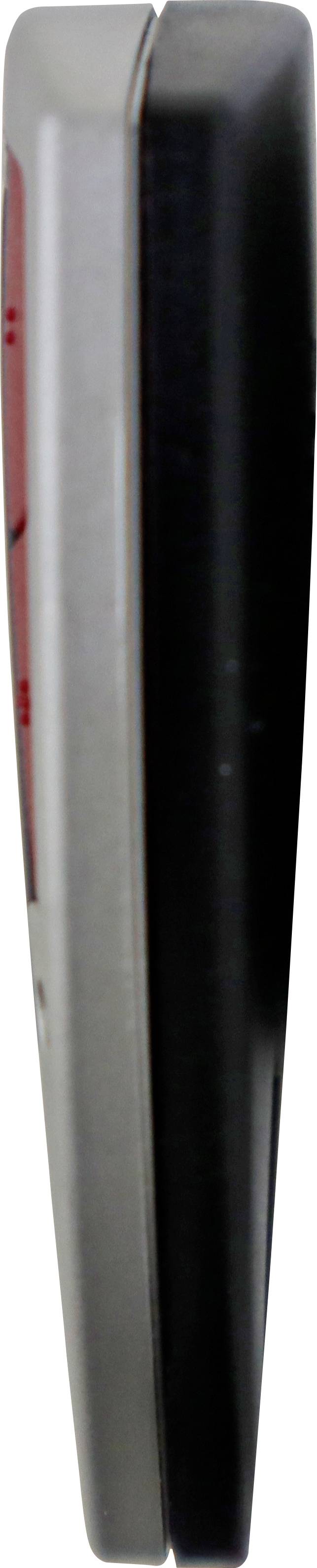 Boční pohled na uzavřený mobilní telefon zobrazující tloušťku a design zařízení.