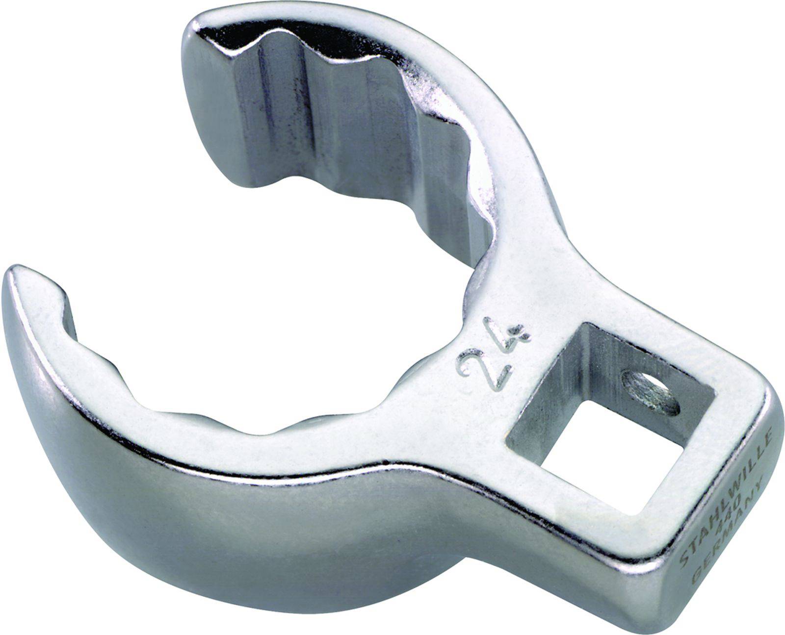 Stříbrná ozubená součástka nástroje s obdélníkovým otvorem a vytištěným číslem 24.