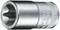 Stříbrný šroubovák s šestihranným vnitřním tvarem a vroubkováním na konci, viditelný z bočního pohledu.