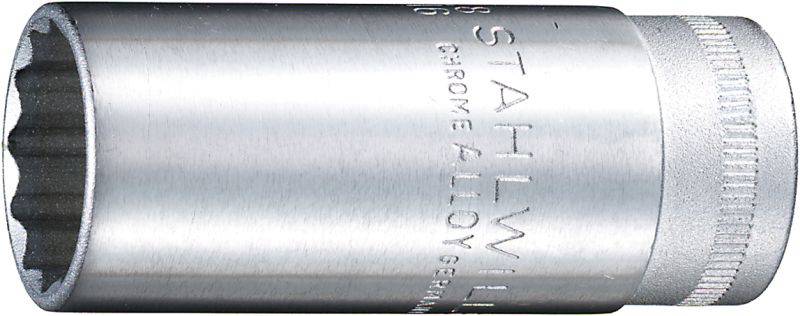 Kovová nástrčná hlavice s nápisem 'STAHLWILLE', 'Chrome Alloy' a 'Germany', používaná pro utahování šroubů.