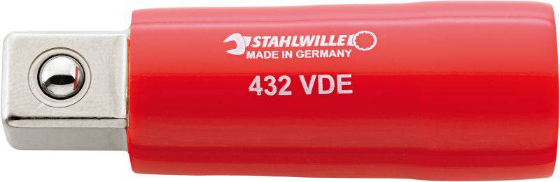Červený šroubovák s rukojetí potištěnou textem 'STAHLWILLE MADE IN GERMANY' a '432 VDE', kovový konec s viditelnou hlavou, izolovaná rukojeť.