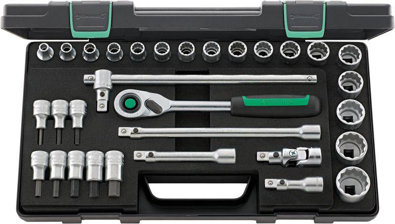 Otevřený kufřík s nástroji obsahující různé nástrčné klíče a ráčnu. Ideální pro mechanické práce a opravy.