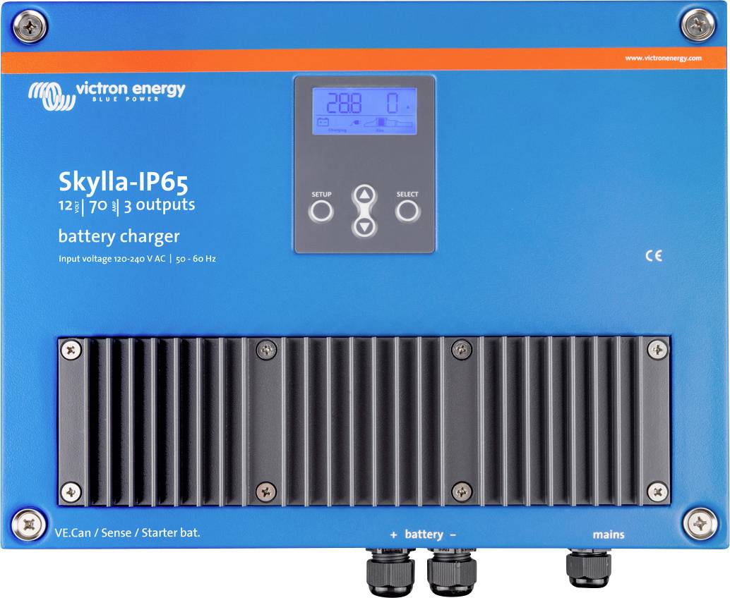 Modrá nabíječka baterií Skylla-IP65 od společnosti Victron Energy s digitálním displejem, 12V/70A, 3 výstupy; konektory dole.