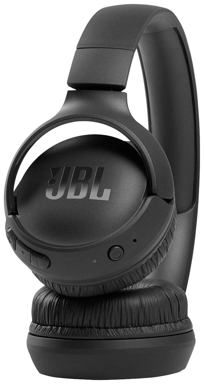 Černá bezdrátová over-ear sluchátka s logem JBL, polstrovanými náušníky a ovládacími tlačítky na straně.