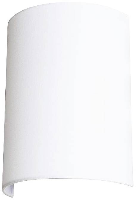 Bílá zakřivená nástěnná lampa s hladkým povrchem, která šíří měkké, nepřímé světlo.