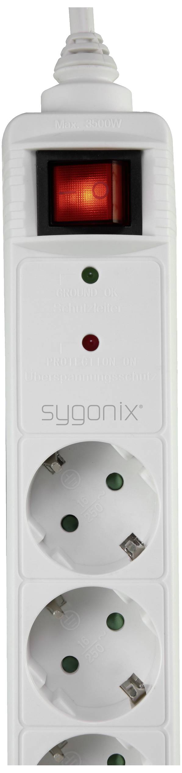 Bílý prodlužovací adaptér se třemi zásuvkami, červeným vypínačem a zelenou kontrolkou. Značka: sygonix.
