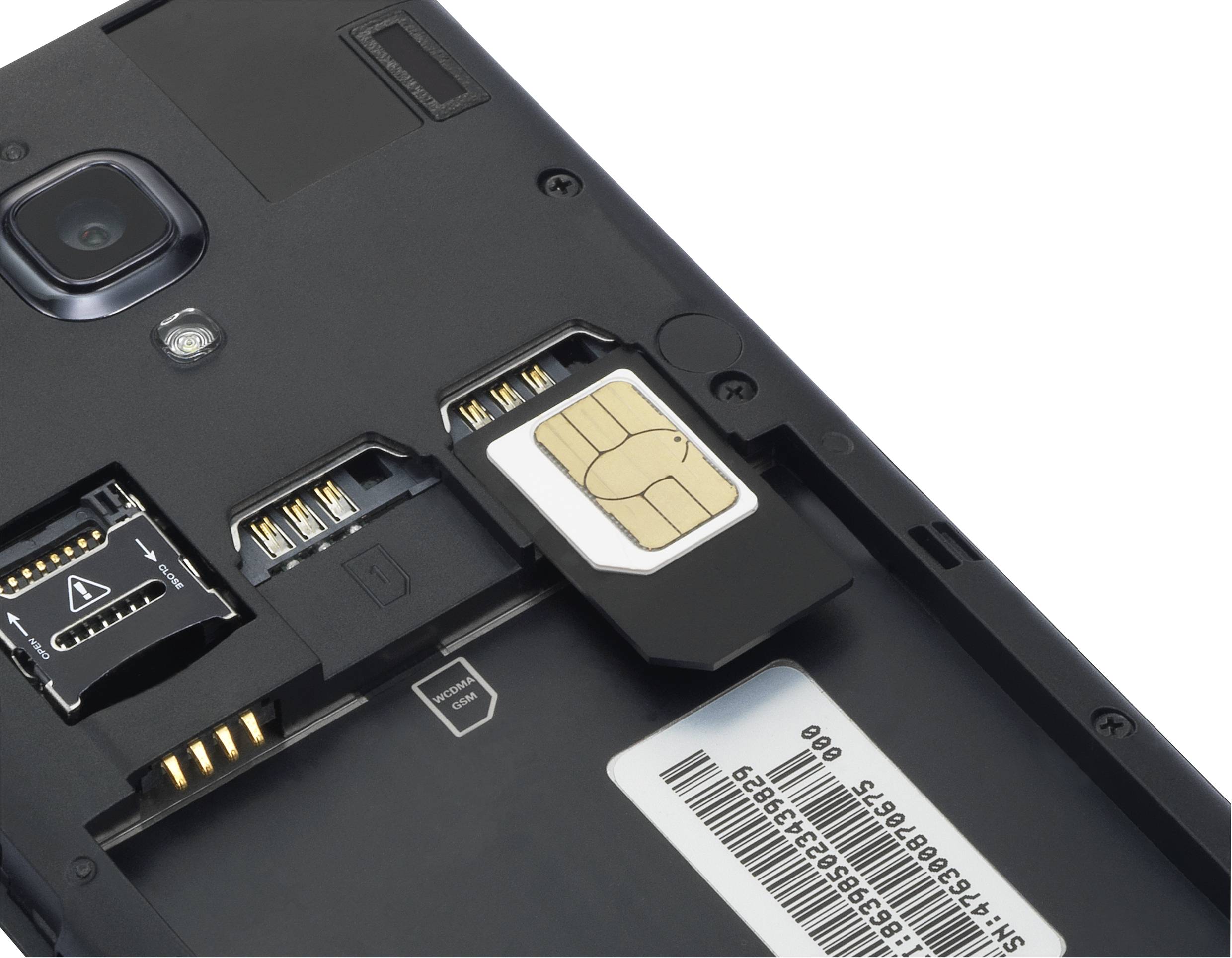 Otevřený zadní kryt mobilního telefonu odhaluje vložený držák SIM karty s nasazenou SIM kartou.