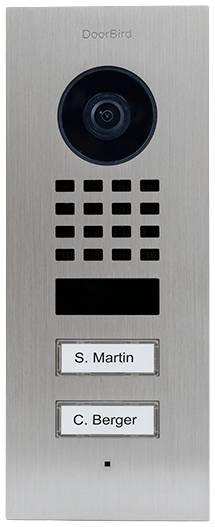 Domovní videotelefon se dvěma jmenovkami: 'S. Martin' a 'C. Berger'.