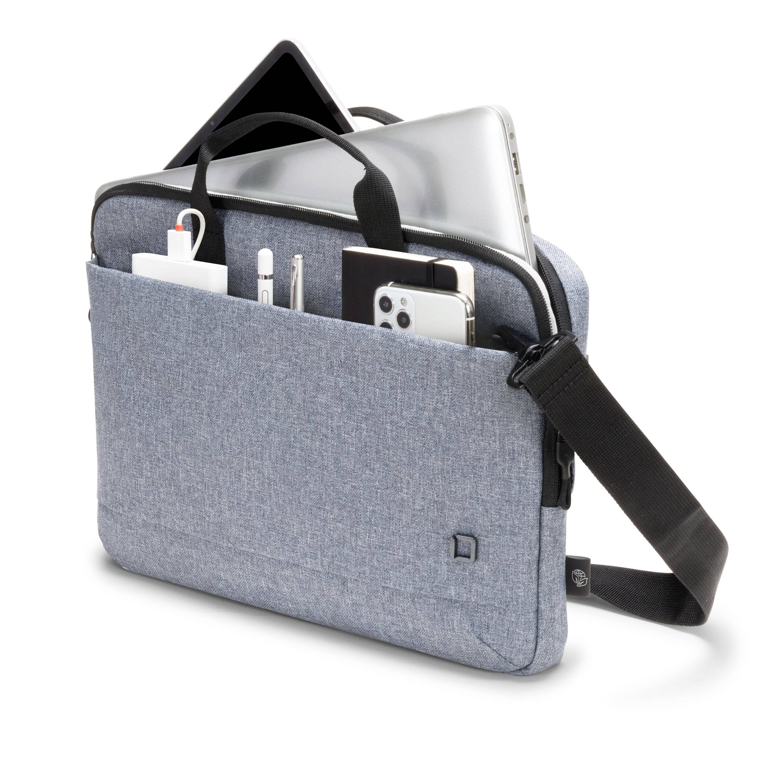 Světle modrá brašna na notebook s ramenním popruhem ukazuje notebook, smartphone a pera, která částečně vyčnívají z předních kapes.