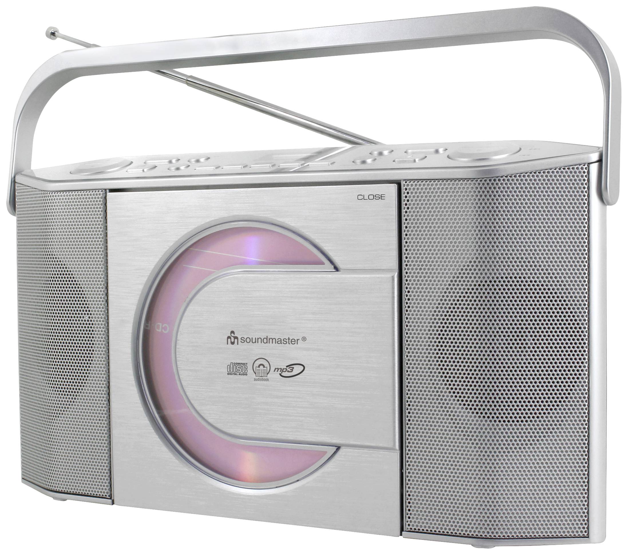 Stříbrné přenosné rádio s CD přehrávačem a reproduktory, vybavené rukojetí a výsuvnou anténou.