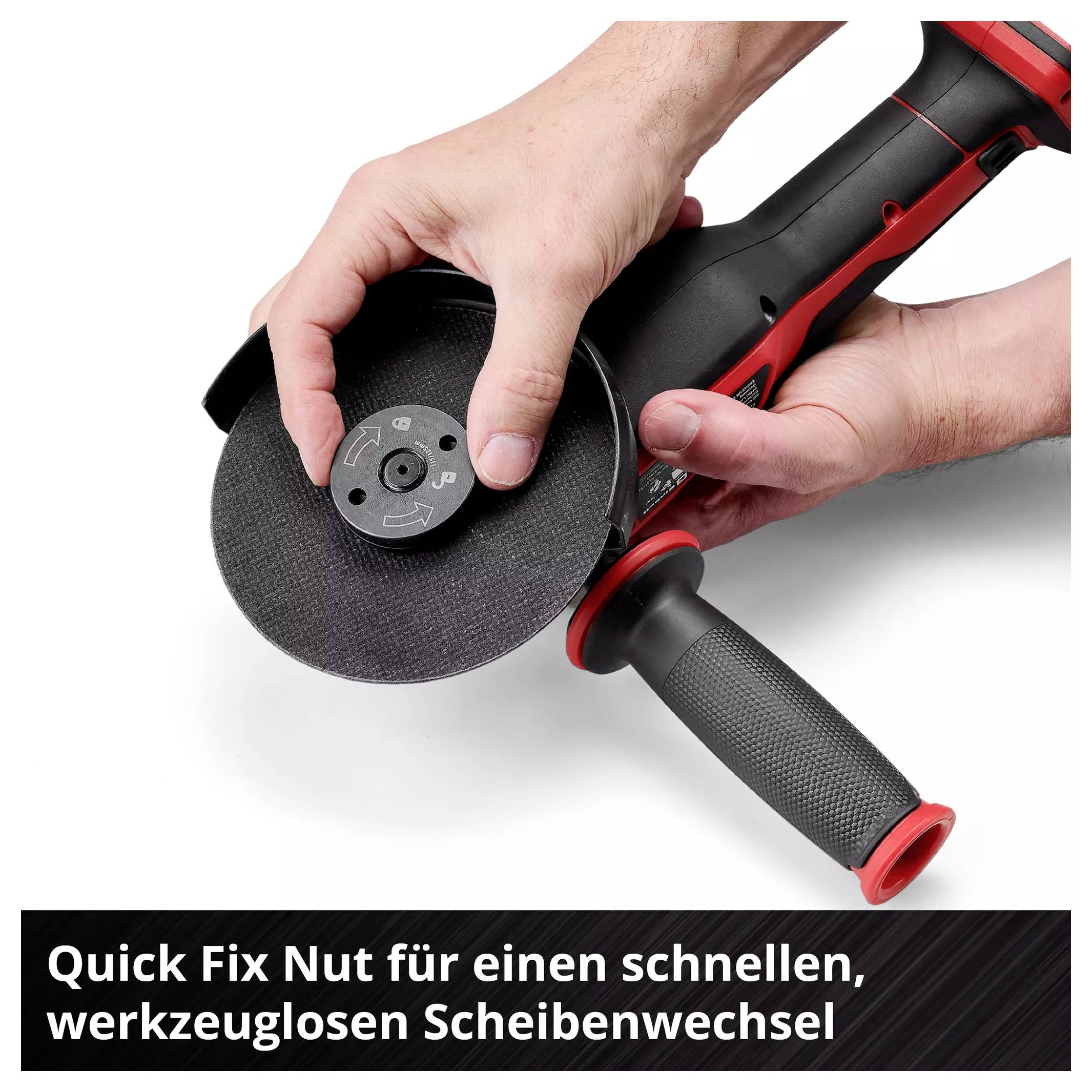 Jedna ruka drží úhlovou brusku se zdůrazněním na 'Quick Fix Nut' pro rychlou výměnu kotouče bez použití nástrojů.