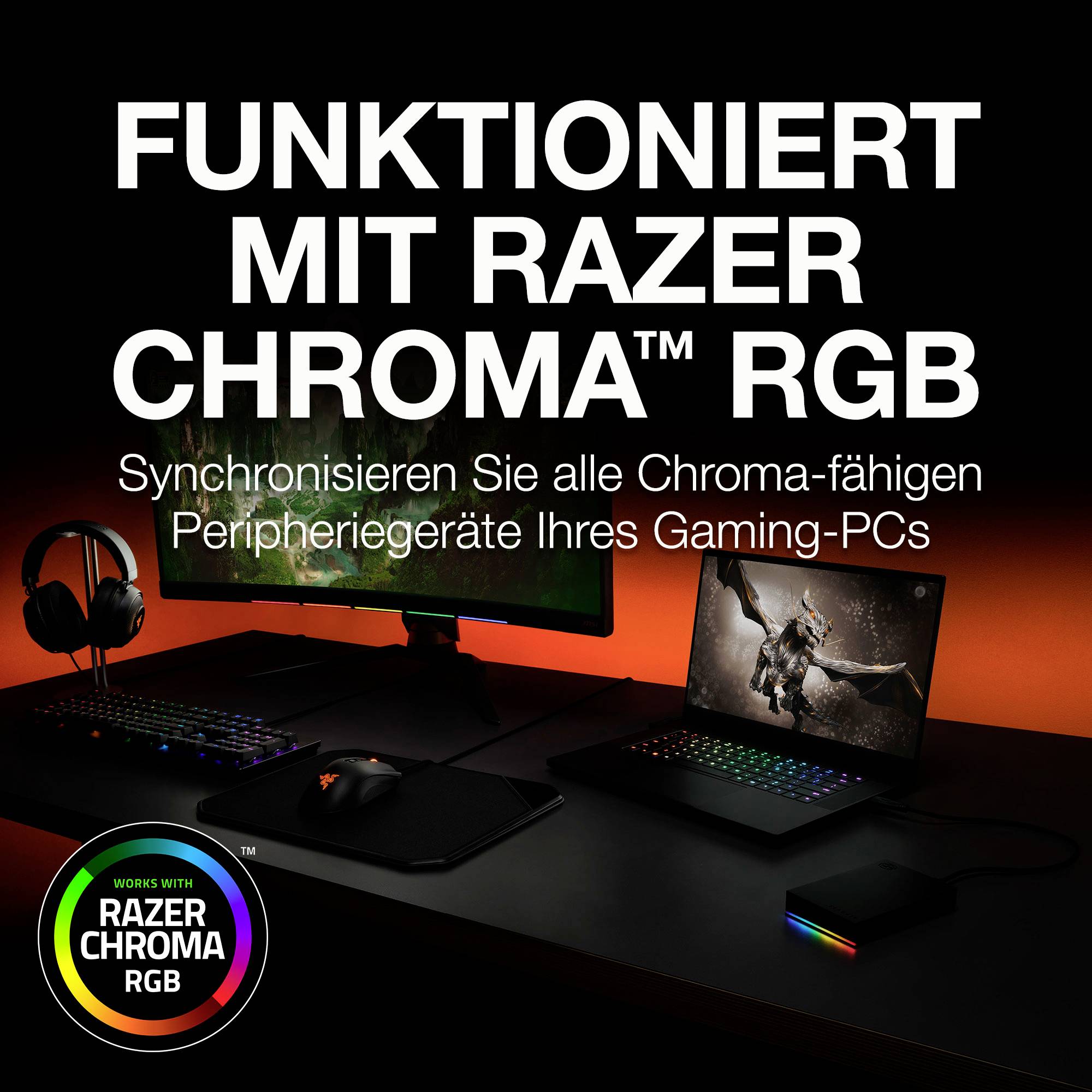 Herní sestava s monitory, headsetem, laptopem a RGB osvětlením. Text: 'Funguje s Razer Chroma RGB'.