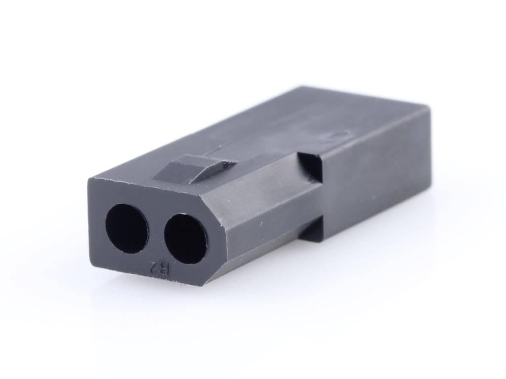 Černý elektrický konektor se dvěma kulatými vstupy.