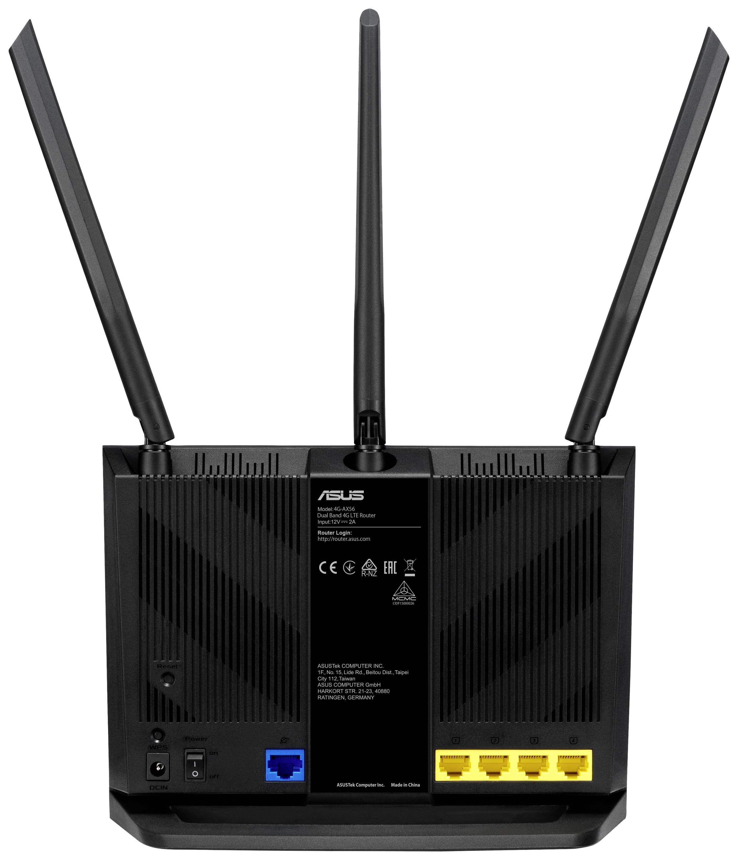 Černý router WLAN se třemi anténami, pohled zezadu. Čtyři žluté ethernetové porty, jeden modrý internetový port, připojení napájecího adaptéru.