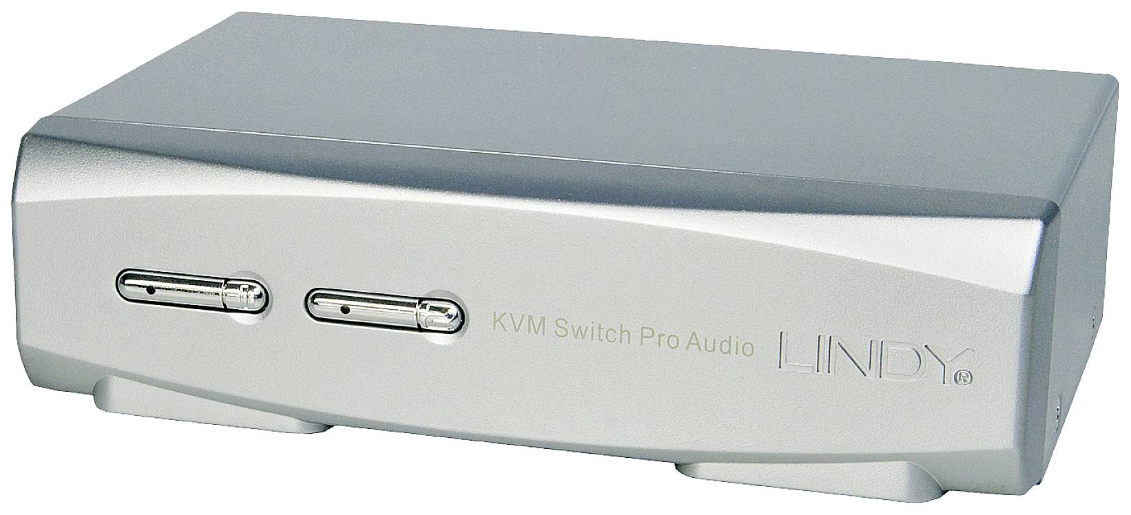 Stříbrný KVM přepínač od společnosti Lindy s nápisem 'KVM Switch Pro Audio'. Zařízení slouží k přepínání mezi několika počítači.