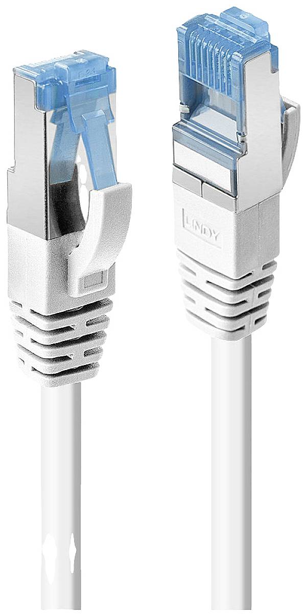 Ethernetový kabel s konektory RJ45 na obou stranách s modrými plastovými západkami. Často se používá pro síťová připojení.