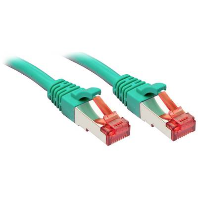 Dva zelené ethernetové kabely s červenými konektory, volně položené vedle sebe.