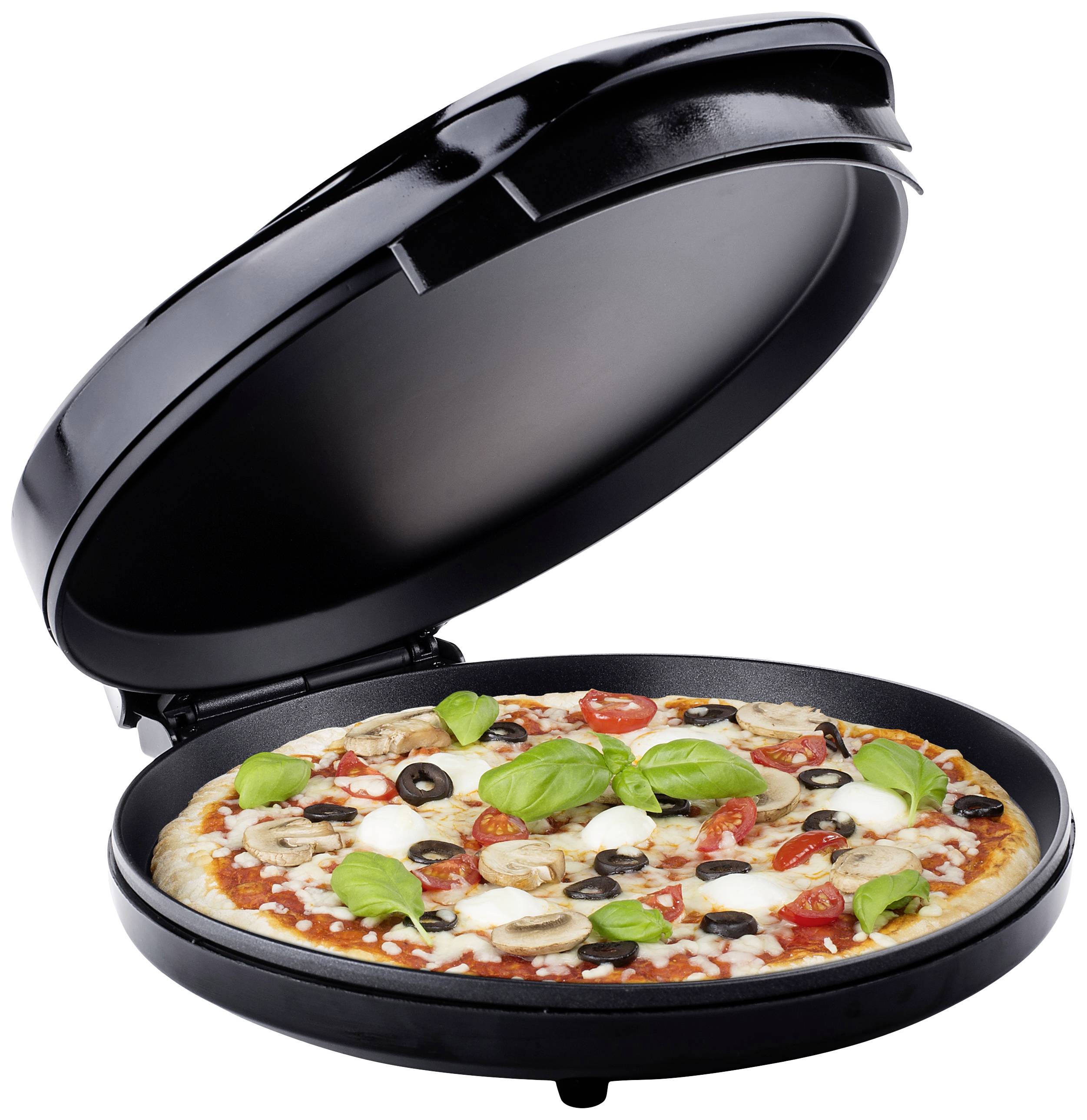 Černá pizza pec je otevřená a ukazuje hotovou pizzu s rajčaty, olivami, houbami a bazalkou.