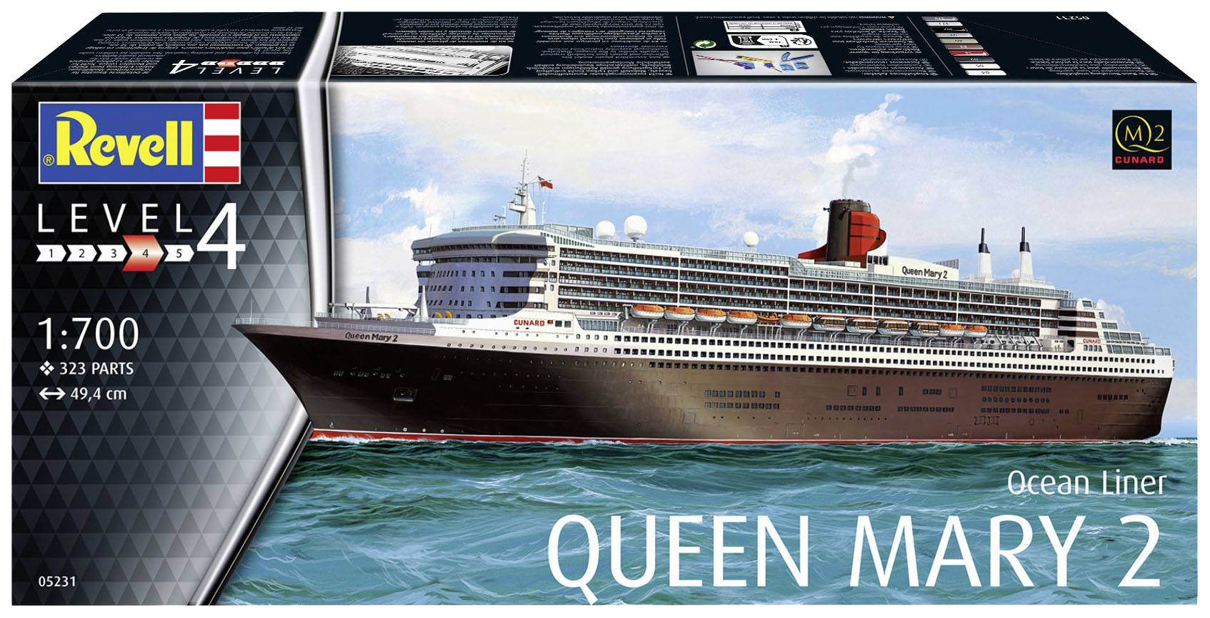 Obal modelu lodi 'Queen Mary 2' od firmy Revell s obrázkem zaoceánského parníku na otevřeném moři, měřítko 1:700.