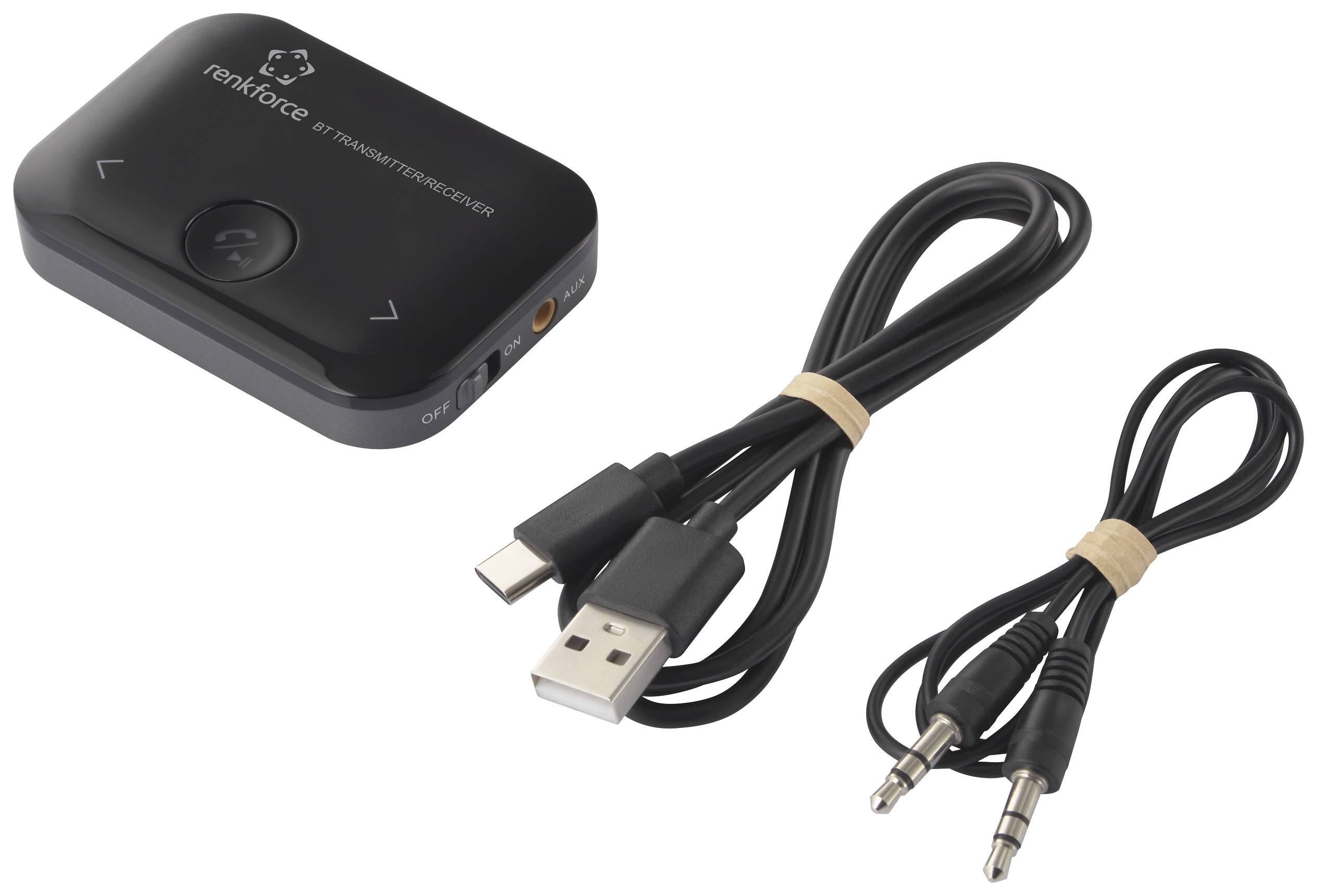 Černý bluetooth přijímač s logem značky, dva kabely: USB nabíjecí kabel a audiokabel s 3,5mm jack konektorem.