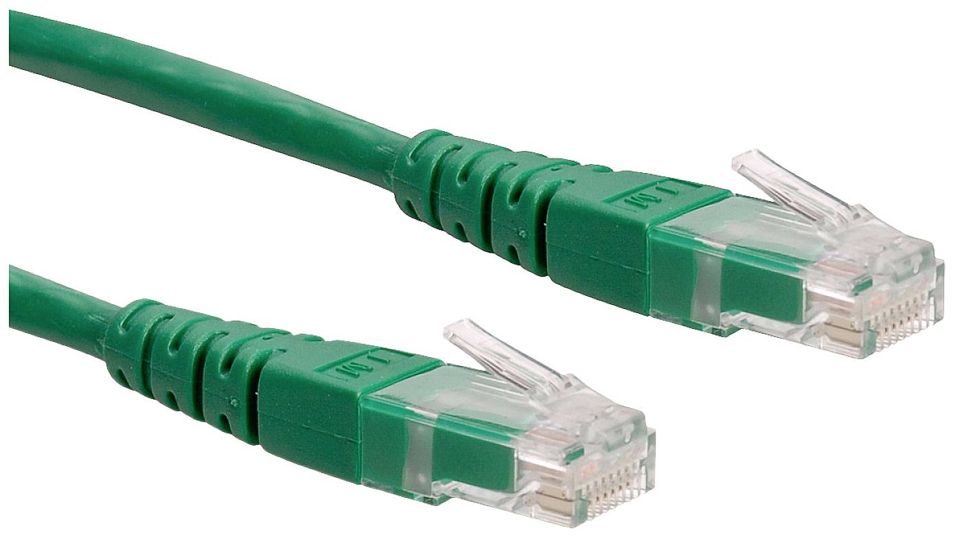 Zelený ethernetový kabel se dvěma konektory RJ45 na koncích, který se používá pro síťové připojení.