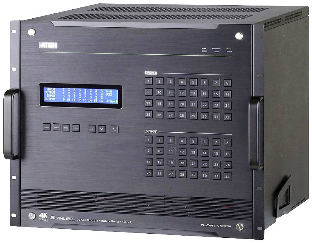 Velký černý elektronický rack s četnými tlačítky a modrým displejem, pravděpodobně řídicí jednotka nebo ovládací panel.