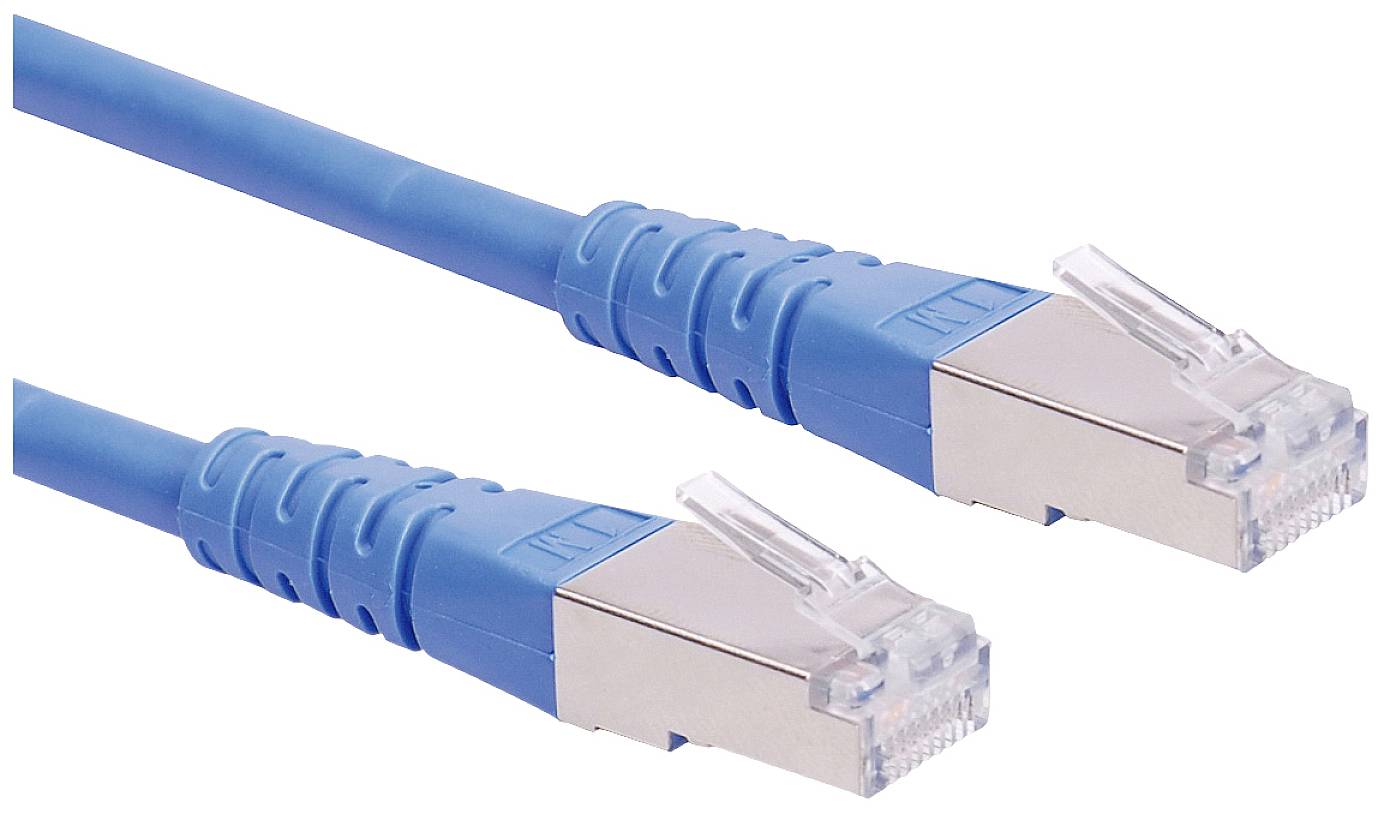 Dva modré ethernetové kabely se zástrčkami na obou koncích, vhodné pro síťová připojení.