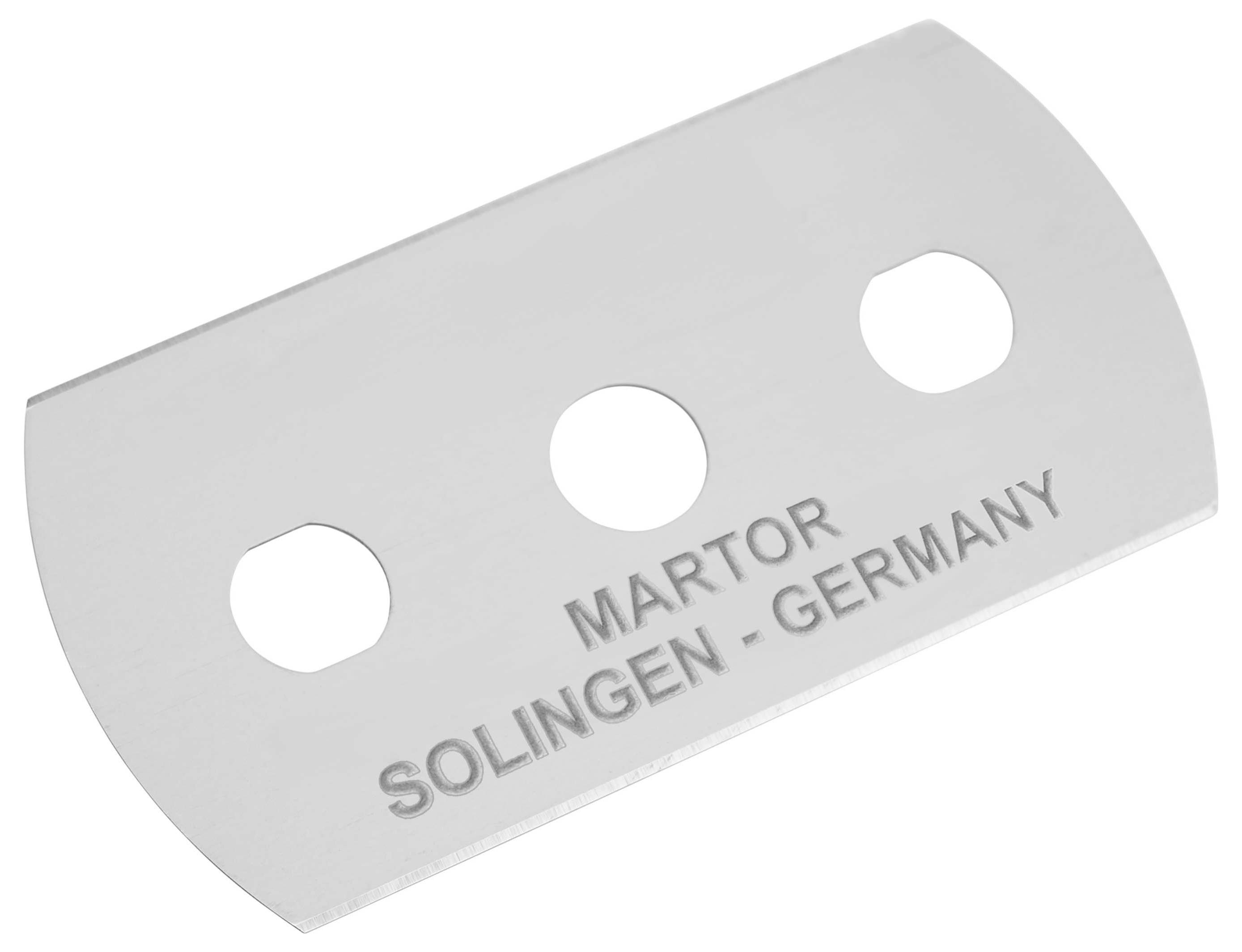 Holicí čepel se třemi otvory, vyražená nápisem 'MARTOR SOLINGEN - GERMANY'.