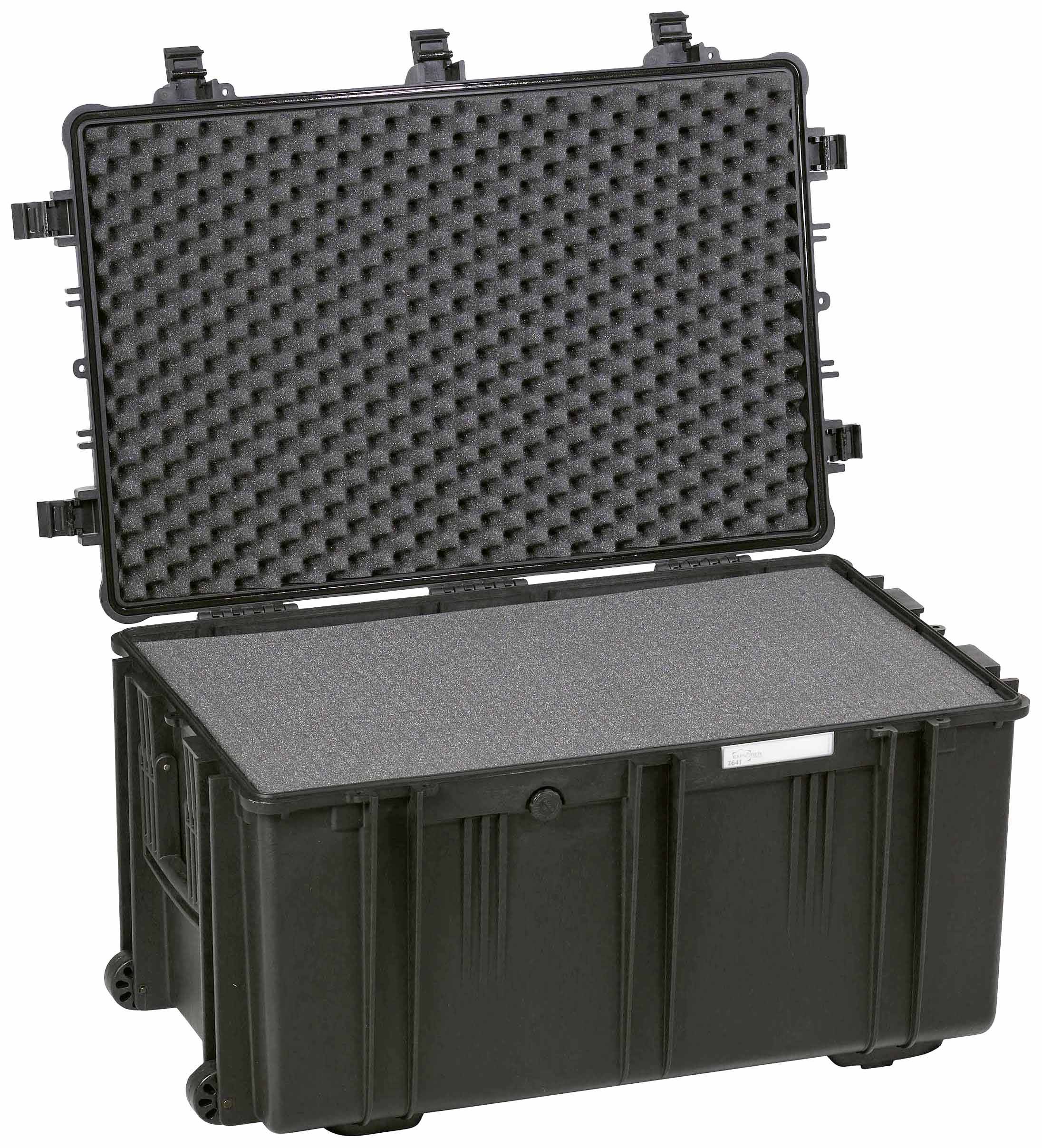 Robustní černý ochranný kufřík s otevřeným víkem ukazuje pěnové vložky určené k bezpečnému uložení nástrojů nebo zařízení.