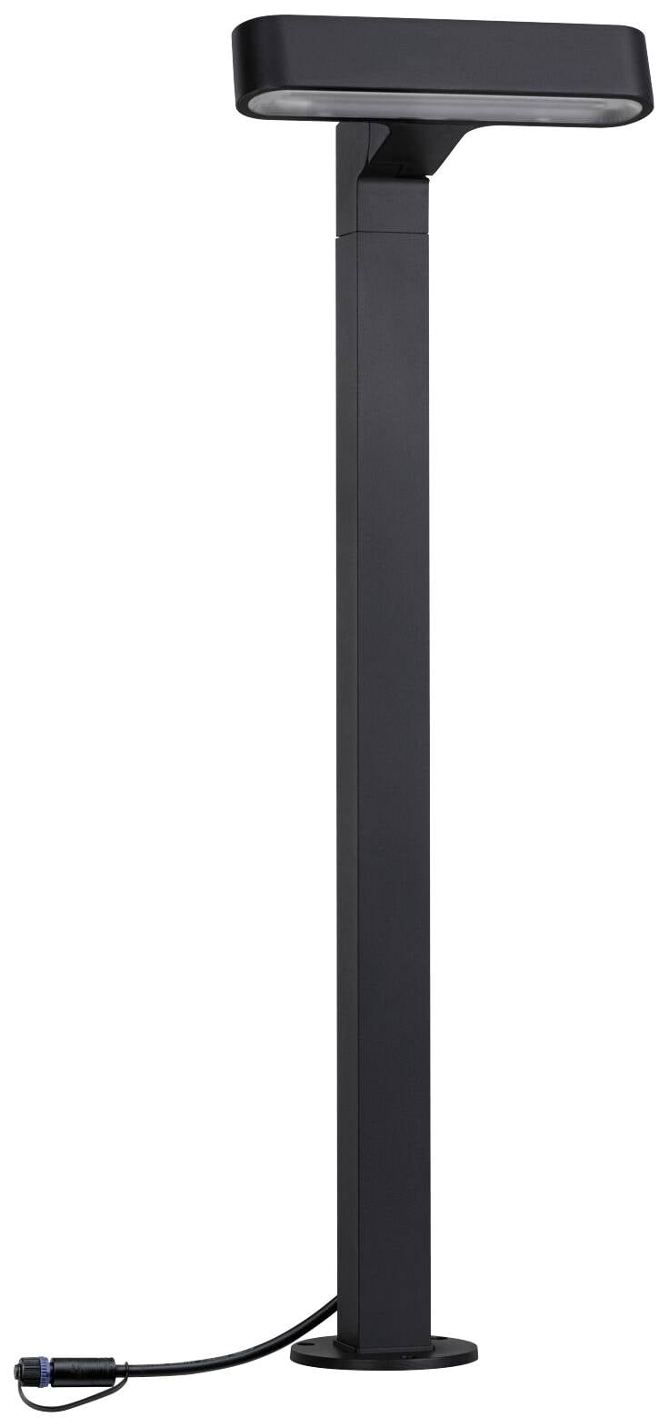 Obrázek zobrazuje moderní černou stojací lampu s obdélníkovým stínidlem, vhodnou pro venkovní použití. Připojený elektrický kabel je viditelný.