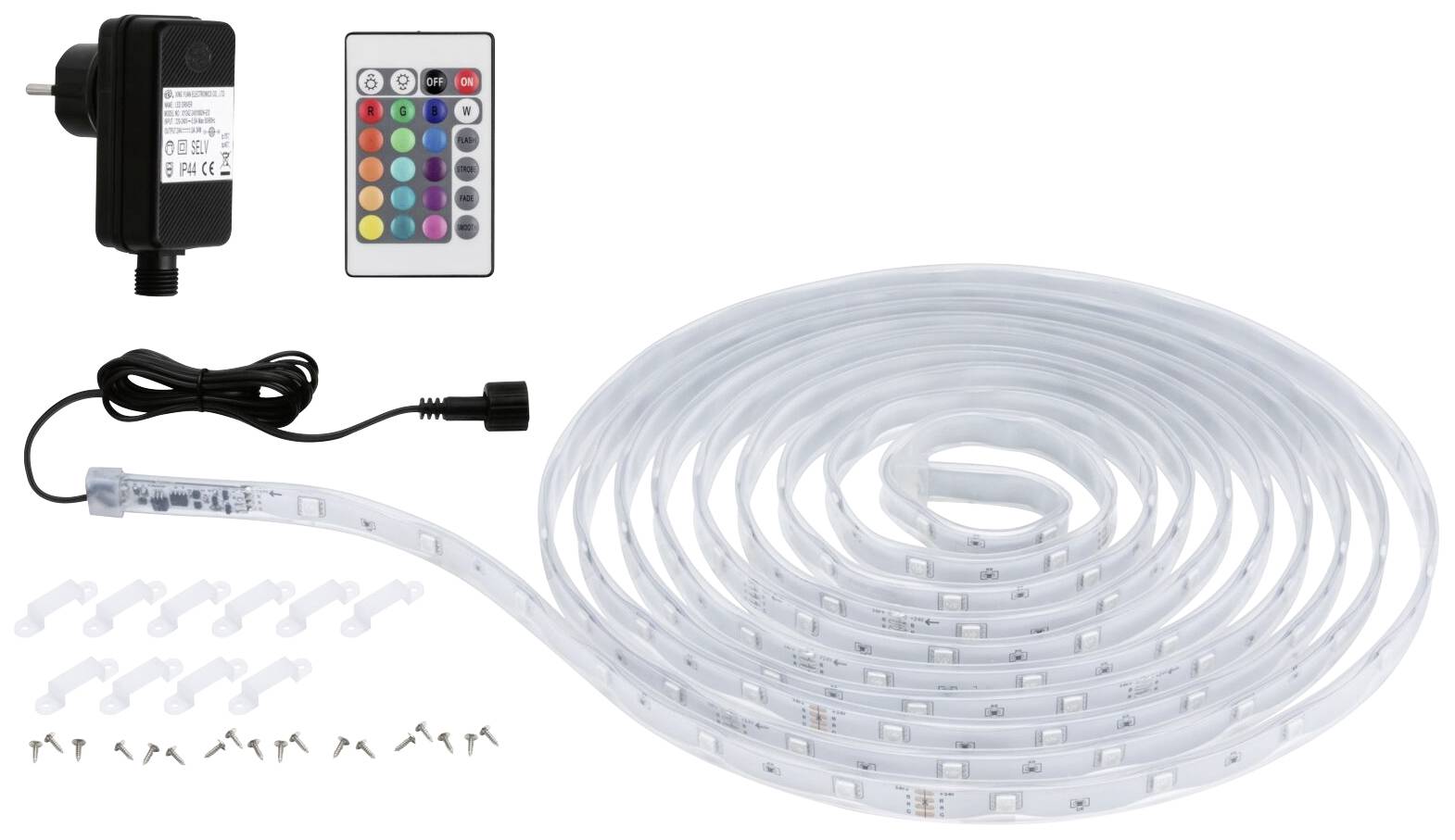Sada LED světelného pásku s dálkovým ovládáním a napájecím adaptérem. Pásek je svinutý, součástí je také upevňovací příslušenství.