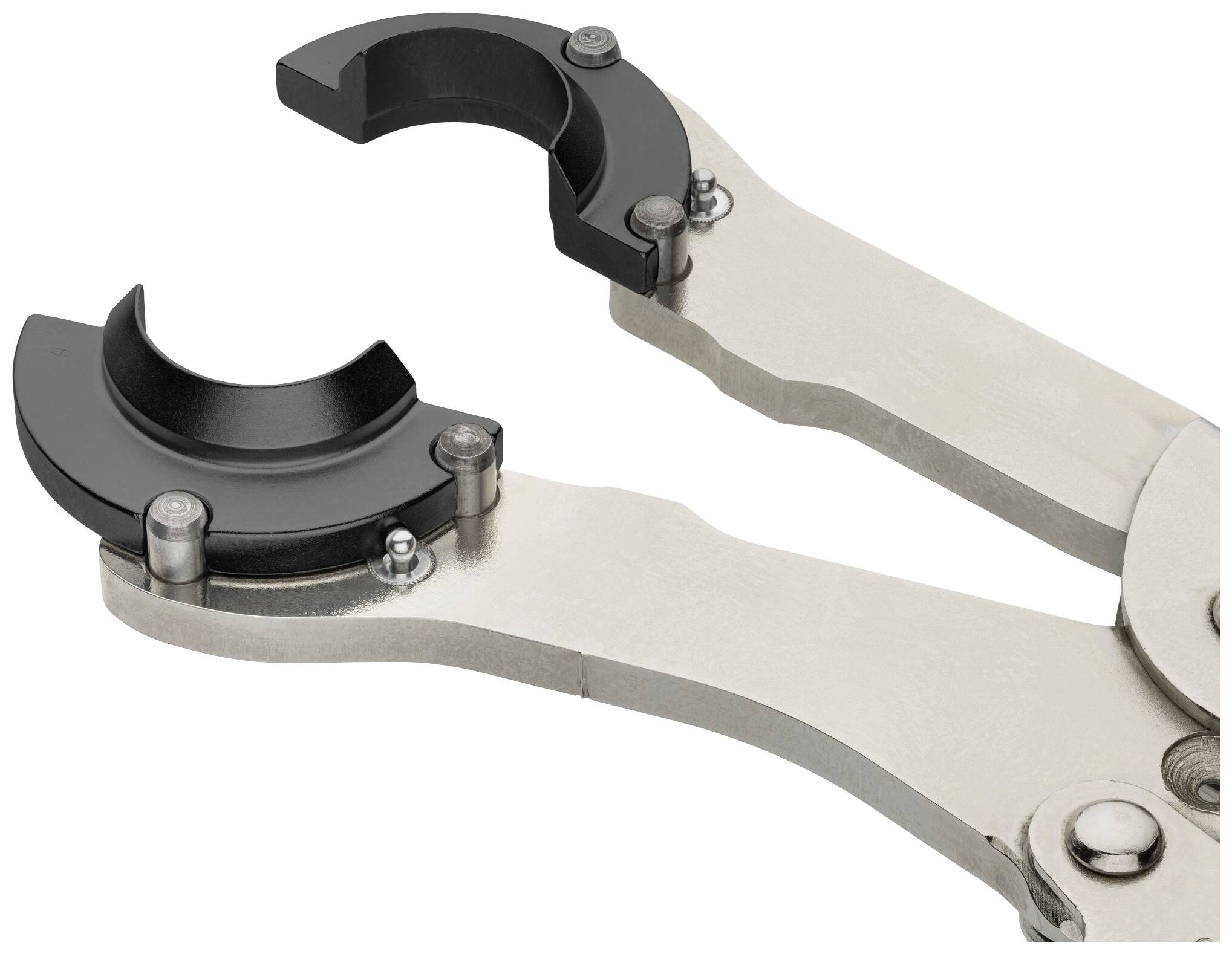 Mechanický úchop se dvěma ohnutými rameny, jedním otevřeným a druhým uzavřeným, ukazuje svou funkci uchopování objektů.