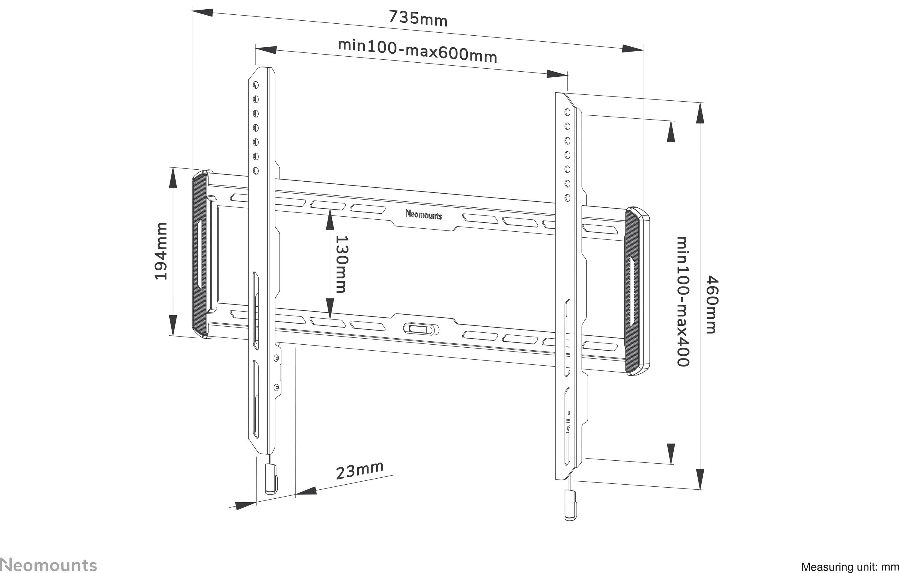 Diagram držáku na stěnu s rozměry: šířka 735 mm, výška 460 mm. Nastavitelný držák vhodný pro šířku 100-600 mm.