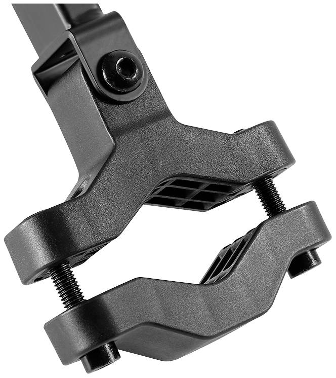 Detailní záběr černé stolní svorky určené k upevnění předmětu. Skládá se ze dvou částí s šroubovým mechanismem pro pevné uchycení.